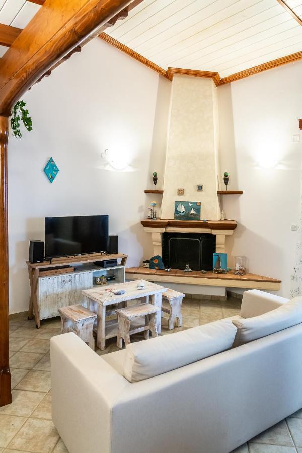 Papadogiannopoulos House Aegium Buitenkant foto